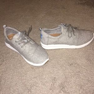 Like new TOMS shoes